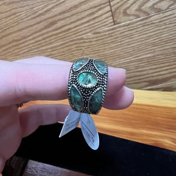 Lia Sophia Green Abalone Ring Silver Tone Chunky NEW NWT Beautiful Signed Size 9 - Picture 3 of 7